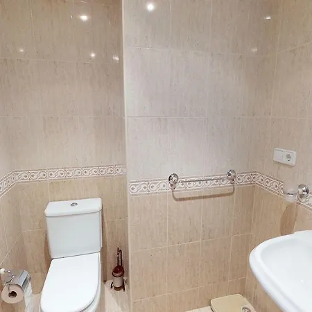 Sleeping Inn -- Guest House -- License Vut 786 -- Two Bedrooms With One Private Bathroom -- No Kitchen Gijón